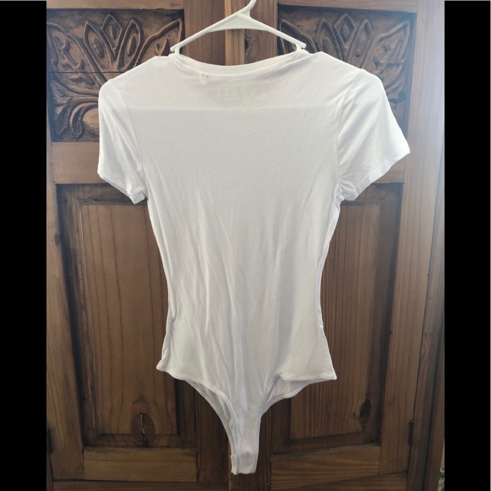 Guess Short Sleeve Crew Neck Bodysuit Size: XS - Picture 4 of 7